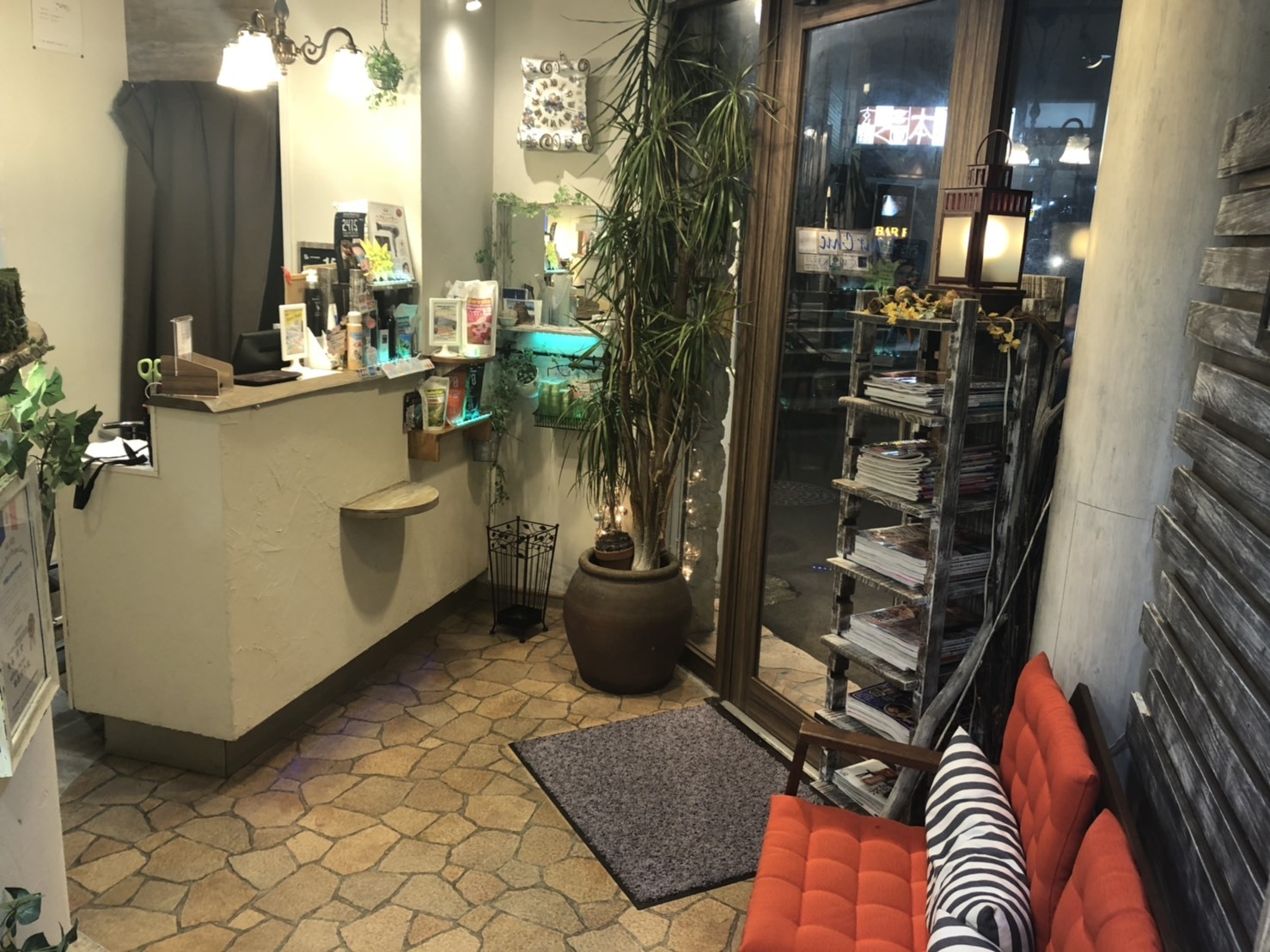 市川市本八幡の美容室･美容院Hair Chic(ヘアシック)店内